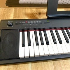 電子ピアノ YAMAHA piaggero NP-12Bの画像