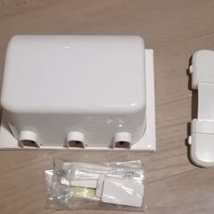 コンセントカバーとドアストッパー