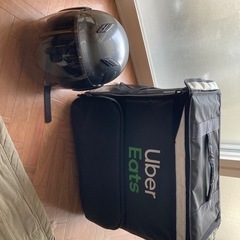 ホンダtodayとUber eatバッグとヘルメットの画像