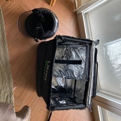 ホンダtodayとUber eatバッグとヘルメットの画像