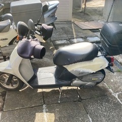 ホンダtodayとUber eatバッグとヘルメットの画像