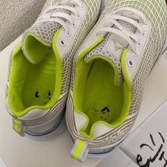 定価2万円で買った靴　23.5cmの画像