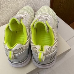 定価2万円で買った靴　23.5cmの画像