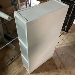 ● 隙間収納、3段ケース