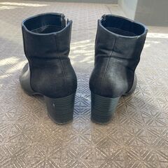 GUのショートブーツ黒の画像