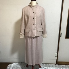 値下げしました❗️スーツ　淡いピンク(11〜13号位)