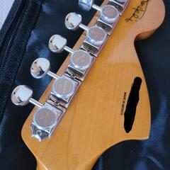 超美品　Fender Jimi Hendrix ストラトキャスター　リバースヘッド　3トーンサンバースト　アンプなどオマケ付きの画像
