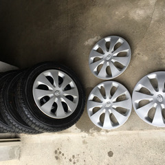 アクア純正スタッドレス 175/65R15 すごく古い