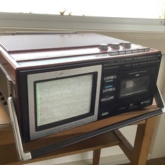 ラテカセ？　ラジオ　カセットテープ　テレビ　レトロ　アンティーク？