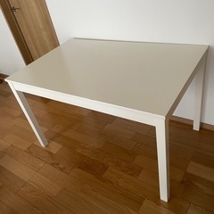 【無料】ダイニングテーブル　ホワイト　IKEAの画像
