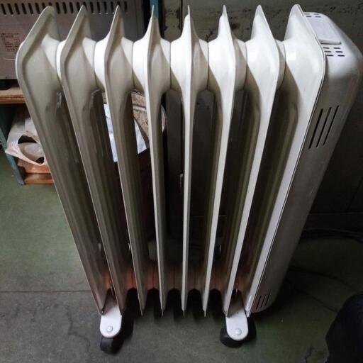 オイルヒーターです。実働あたたかいです。