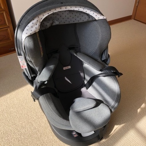 チャイルドシート　エールべべ・クルット4 ウィ　グレー