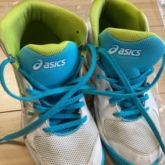 アシックス　バッシュ　22.5センチ