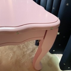 【値下げしました】折りたたみ式ピンクテーブルの画像