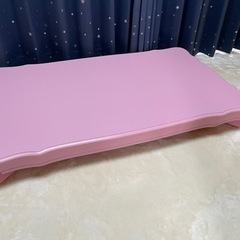 【値下げしました】折りたたみ式ピンクテーブルの画像