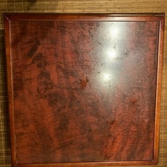 正方形のテーブルの画像