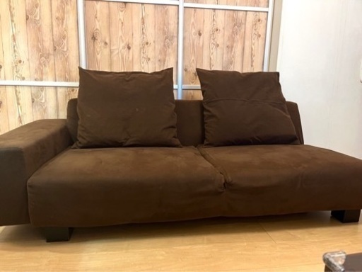 NOYES Decibel ３人掛け片ひじ　ローソファ　ダークブラウン　クッション2個付き