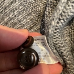 グレーのセーター、パーカーの画像