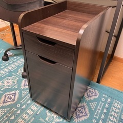 デスク・チェアー・ワゴン3点セットの画像