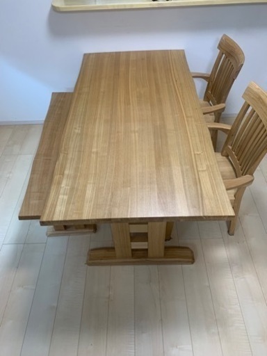 ダイニングテーブル