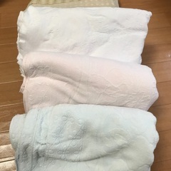 シングルシーツ3枚　ソファーカバー2枚