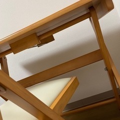 机・椅子セットの画像