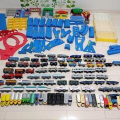 大量　プラレール