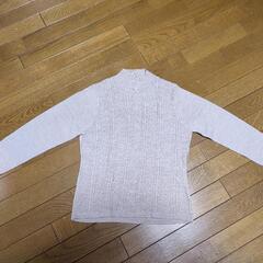 ベージュ春ニット