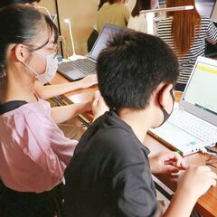小中学生を対象に無料プログラミング教室を開催中の画像