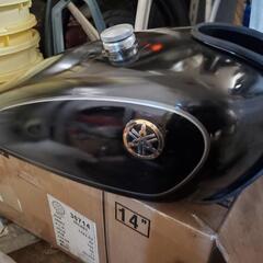SR400純正タンクキャブ用 タンクキャップカスタム