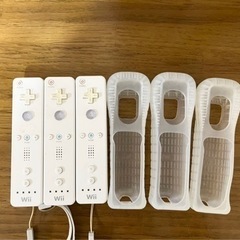 【引き渡し者決定済】Wii 本体とコントローラー3つの画像
