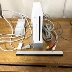 【引き渡し者決定済】Wii 本体とコントローラー3つ