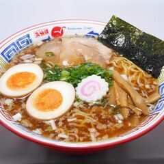 人気ラーメン店のキッチン・ホールの画像