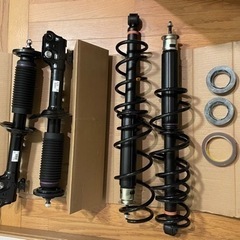 ダイハツロッキー　純正　ショック　足回り部品