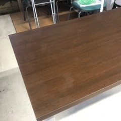 ニトリのテーブルの画像