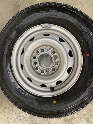 ?スタッドレスタイヤ　4本セット　ほぼ新品 145Rー12 6PR ダンロップ　まだタイヤにトゲトゲあり　新品に近いです。 軽トラック
