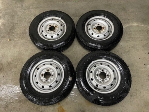 ?スタッドレス　145Rー12   4本セットになります　新品に近い状態です