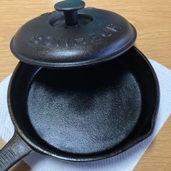 鉄製フライパン（蓋付き、台付き）ひとり用　綺麗です！の画像