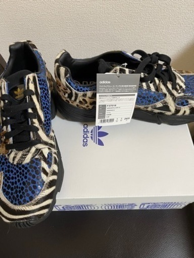 adidas限定ファルコン