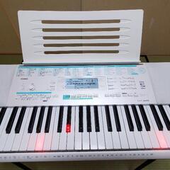 【完動/美品/専用スタンド付き】電子ピアノ　CASIO 光ナビゲーヒョンキーボードLK228の画像