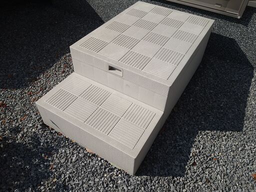 【お引渡し完了】勝手口　収納付　ステップ