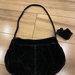 zuccaのハンドバッグの画像