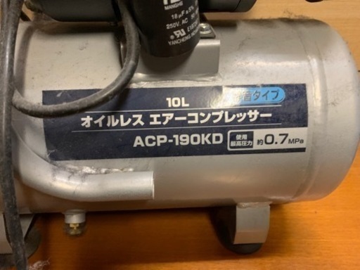 オイルレスエアーコンプレッサー　静音タイプ
