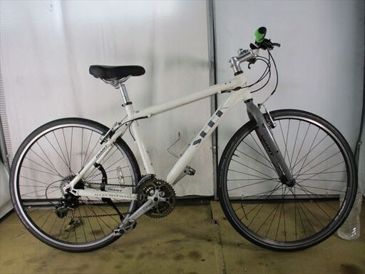 B744★21800円★整備済み スポーツ中古自転車 GIANT　SEEK　ホワイト【クロスバイク】