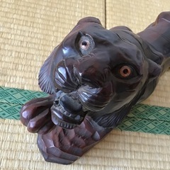 （相談中）虎の木彫りの画像