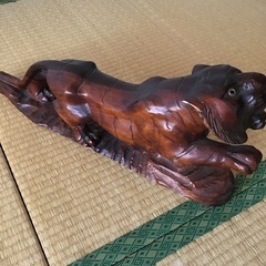 （相談中）虎の木彫りの画像