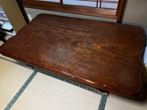 一枚板のテーブル