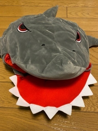 ユニバ　サメ　かぶりもの