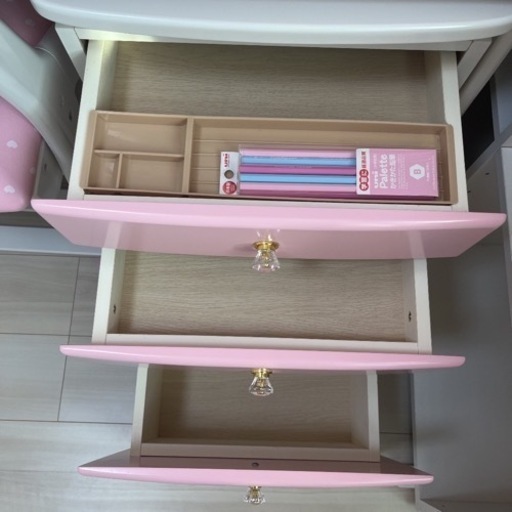 リビンズ学習机とコイズミの椅子