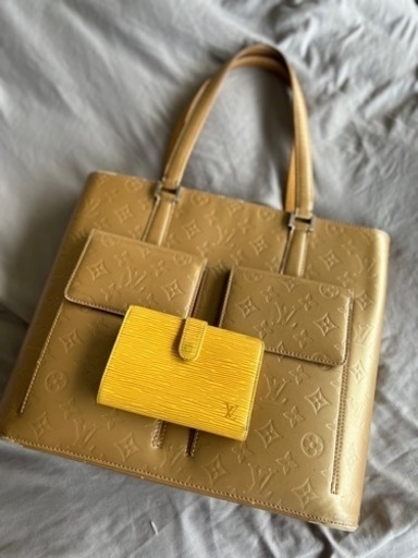 LOUIS VUITTON トートバッグと財布